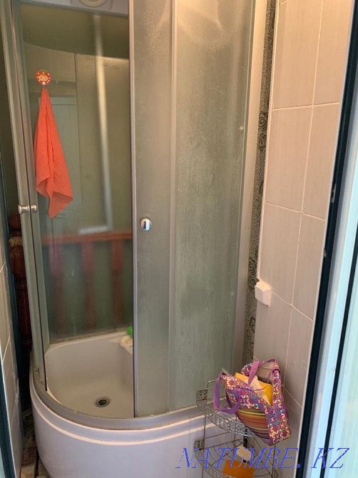 Мен Розыбакиевтегі Мега Центр жанындағы үйде бөлме жалдап тұрамын  Алматы - изображение 5
