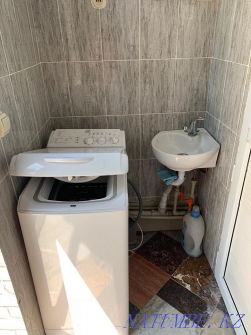 Мен Розыбакиевтегі Мега Центр жанындағы үйде бөлме жалдап тұрамын  Алматы - изображение 4