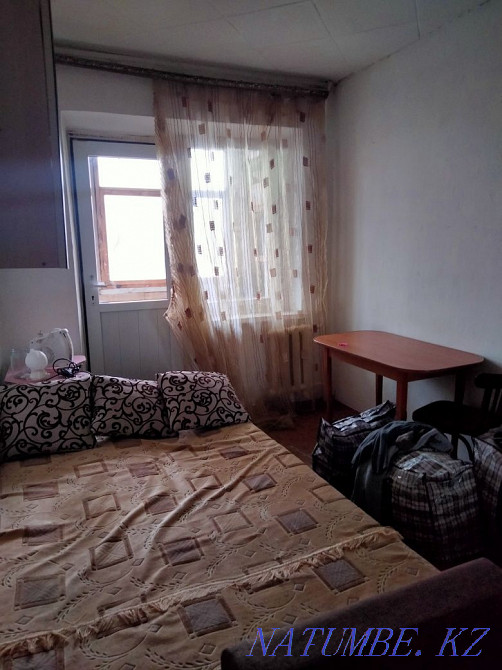 Мен жекешелендірілген жатақханада бөлме жалдап тұрамын.  Алматы - изображение 1