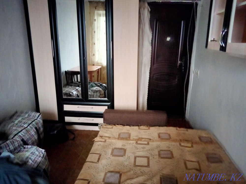 Мен жекешелендірілген жатақханада бөлме жалдап тұрамын.  Алматы - изображение 2