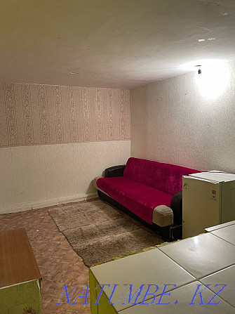 Сдам двухкомнатную комнату в общежитии в цокольном этаже Астана - изображение 1
