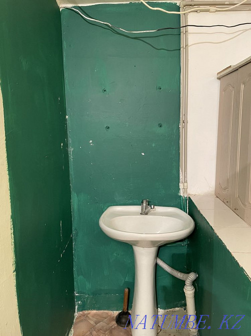 Сдам двухкомнатную комнату в общежитии в цокольном этаже Астана - изображение 3