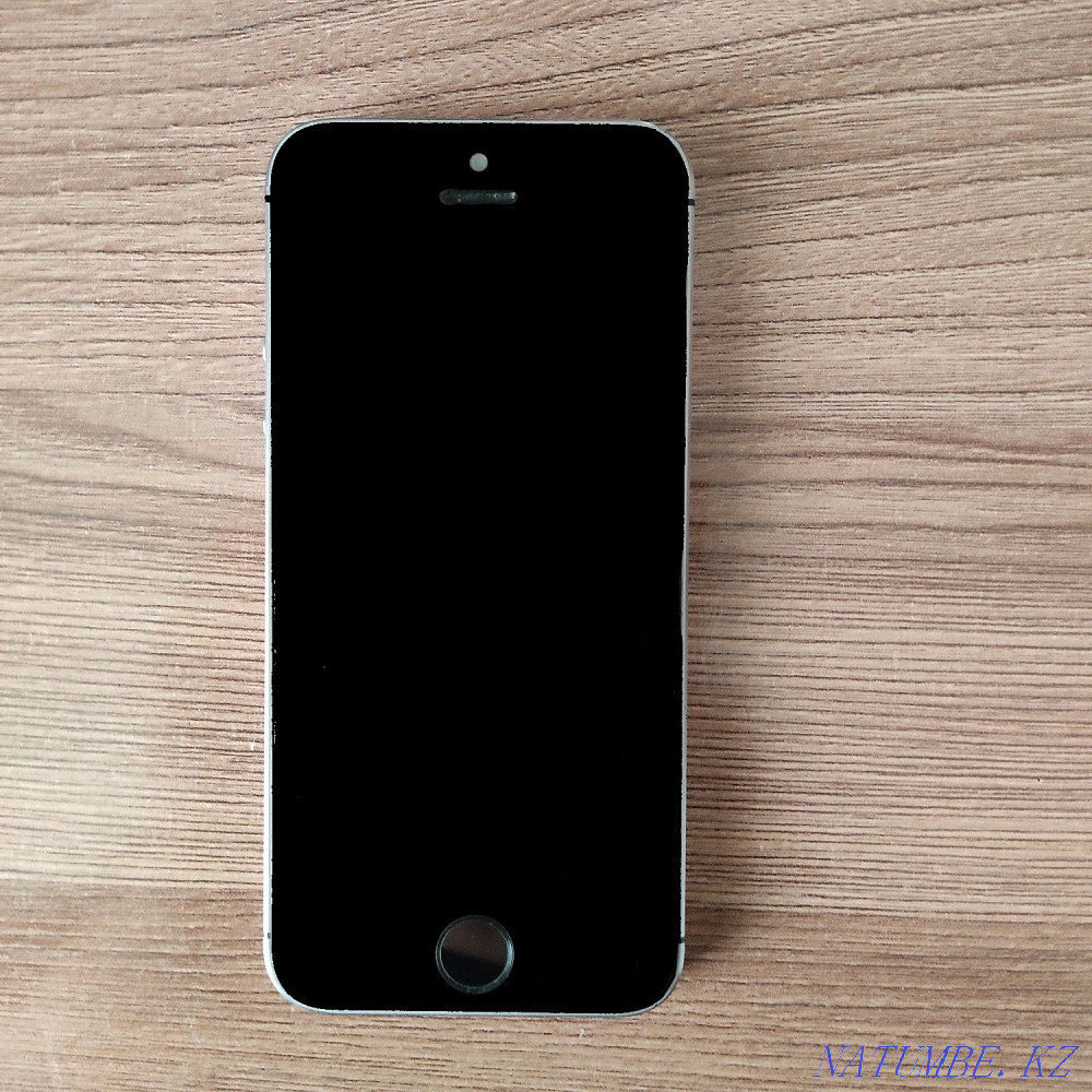 iPhone 5s,в хорошем состояние.В комплект зарядка(без блока)  - изображение 1