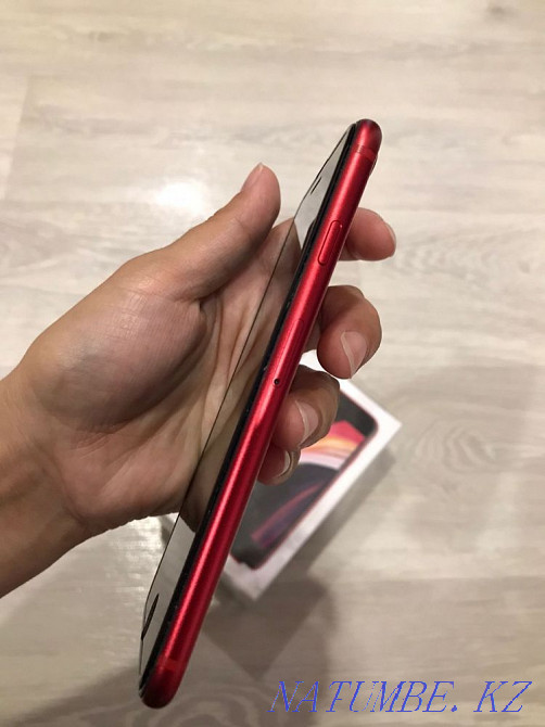 iPhone SE 2020 64 gb в подарок фитнес браслет Усть-Каменогорск - изображение 4