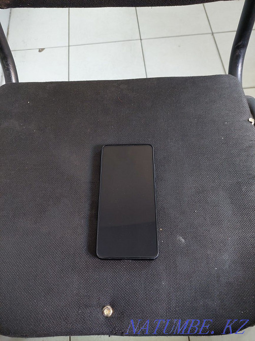 Xiaomi MI 9 T 6/64 в комплекте тока зарядка телефон мои 100%. Алматы - изображение 1