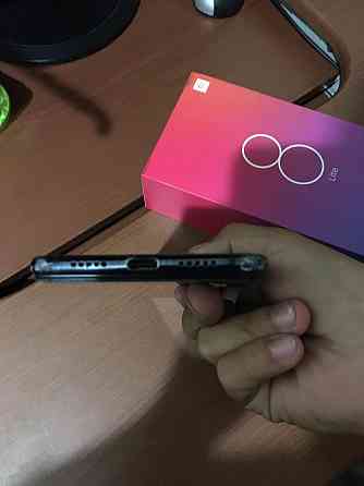 Xiaomi Mi 8Lite. 