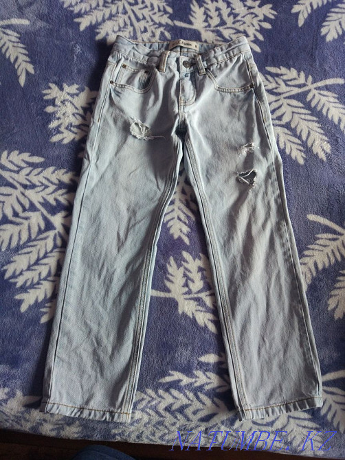 2пары джинс на мальчика 7 лет Светлые и синие за 1500 Петропавловск - изображение 1