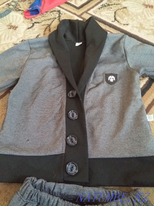 Джентельменге арналған үш бөліктік костюм сатылады.  отбасы  - изображение 1