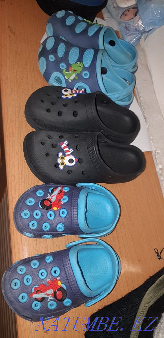 Crocs тәпішкелері 5 және 1,5/2 жыл  отбасы  - изображение 1