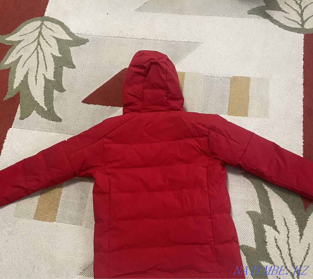 ADIDAS (түпнұсқа) қысқы курткасын өте жақсы жағдайда сатамын  Ақтөбе  - изображение 7