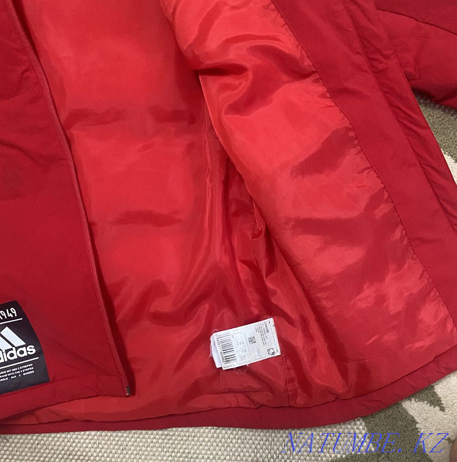 ADIDAS (түпнұсқа) қысқы курткасын өте жақсы жағдайда сатамын  Ақтөбе  - изображение 6