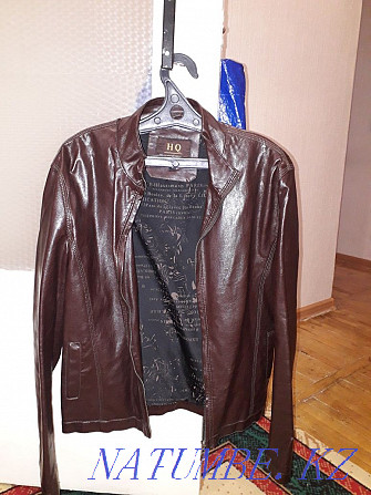 Кожаная куртка на замке ,а также двусторонняя ветровка  - изображение 2