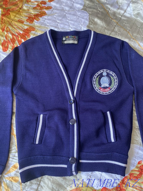 I will sell a uniform a school jacket and a vest (sleeveless jacket) Shahtinsk - photo 3