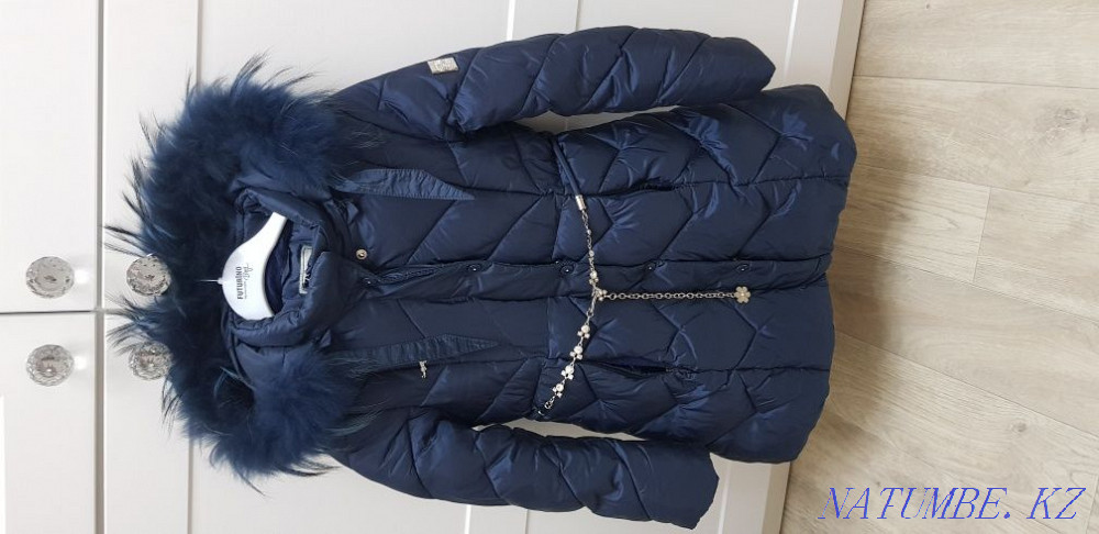 6_8 жасар қыз балаға қыстық куртка сатамын.Өте жылы.Табиғи жүн.  Ақтөбе  - изображение 1