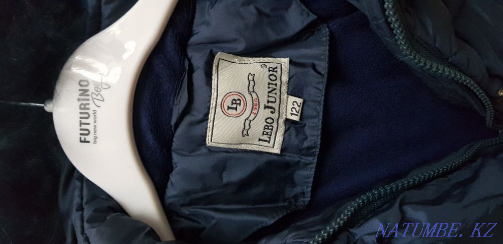 6_8 жасар қыз балаға қыстық куртка сатамын.Өте жылы.Табиғи жүн.  Ақтөбе  - изображение 2