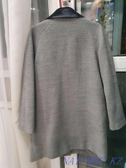 Продам пальто на девочку 6-7 лет Усть-Каменогорск - изображение 2