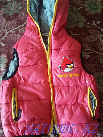 Selling sleeveless jackets for girls. 3-5 years. Мичуринское - photo 1