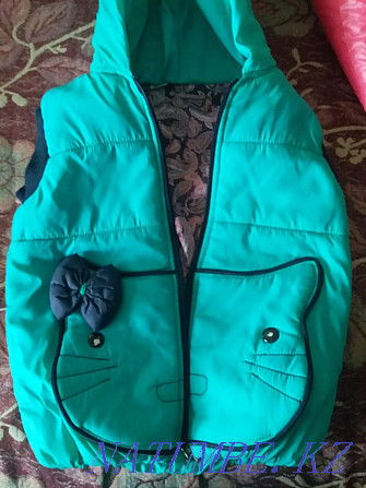 Selling sleeveless jackets for girls. 3-5 years. Мичуринское - photo 2