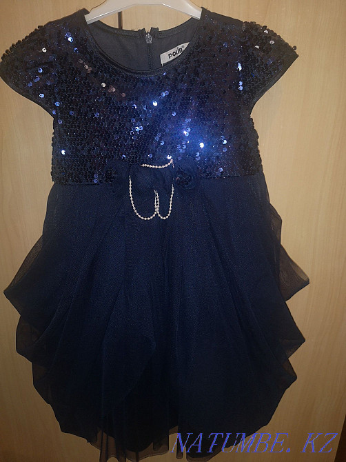 Красивое платье, для девочки, примерно на 5 лет Степногорск - изображение 1