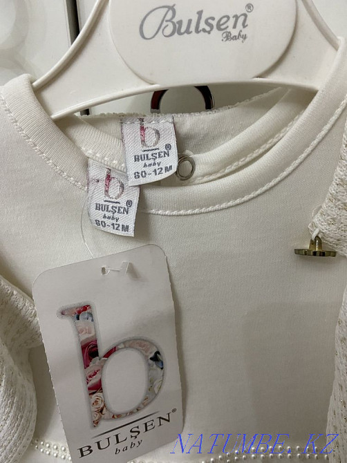 White dress with cape  - photo 4