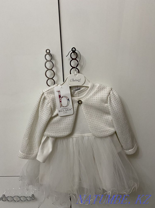 White dress with cape  - photo 1