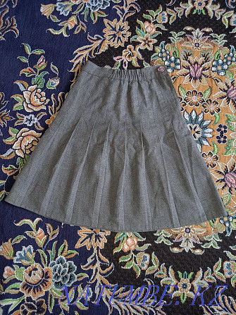 Продаётся школьная юбка серого цвета ,на возраст 7 -8-9лет Актау - изображение 1
