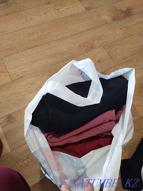 Отдам вещи даром на девочку 12-13 лет  - изображение 1