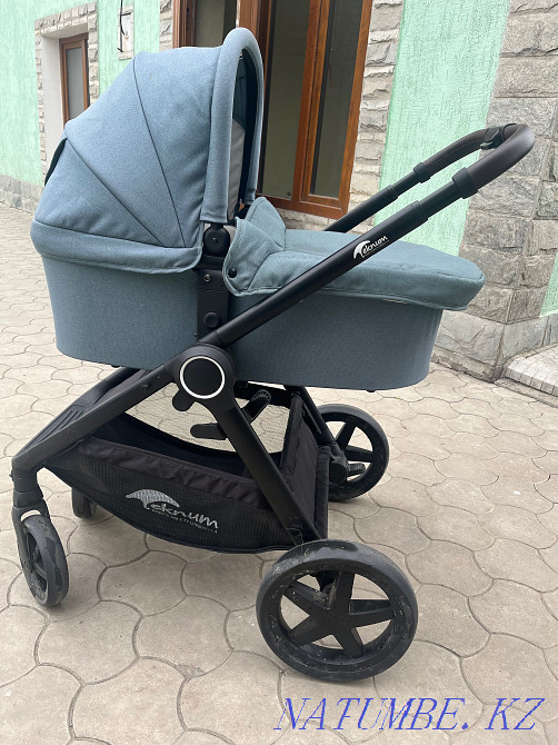 Продам коляску с люлькой и сидячим блоком Алматы - изображение 1