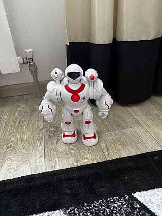 Продам игрушку робот, с музыкой, двигатеся Almaty