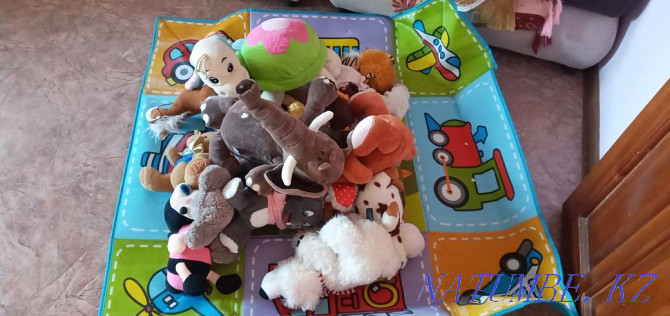 Children's toys in a box  - photo 1