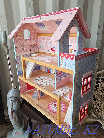 Dollhouse for girls  - photo 1