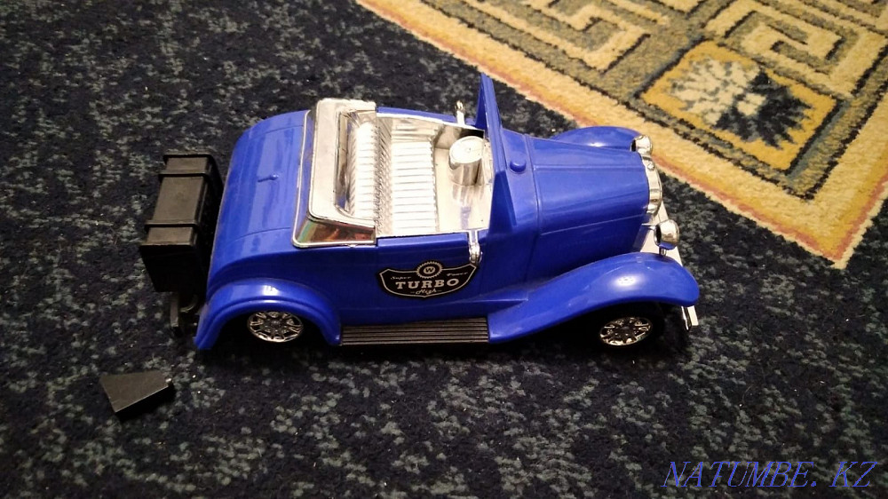 Модельки ссср 1. Машинка москвич игрушечная масштаб 1:43. Машинки маленькие коллекция. Продам машинки. Маленькие машинки.