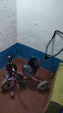 Продам детский трёх колёсный велосипед Семей