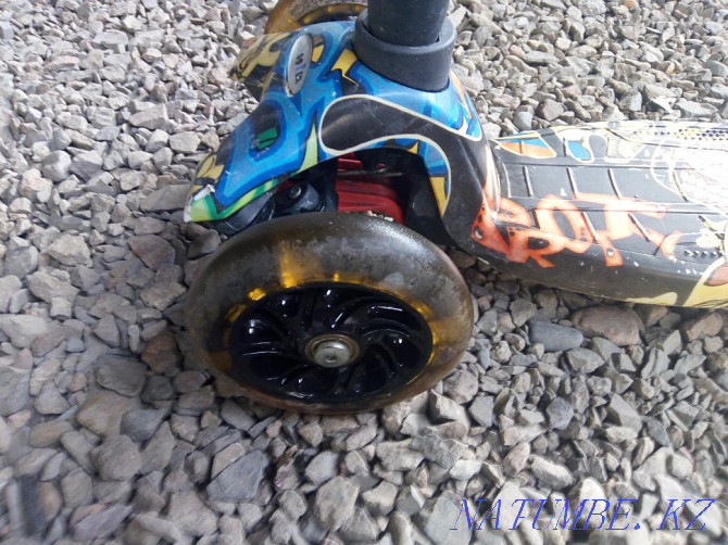 Children's scooter with a graffiti pattern, plastic Almaty - photo 7