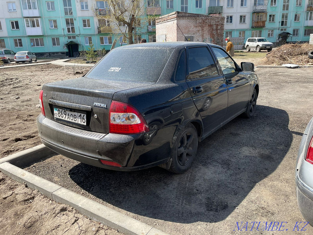 Приора седан черная помят бампер