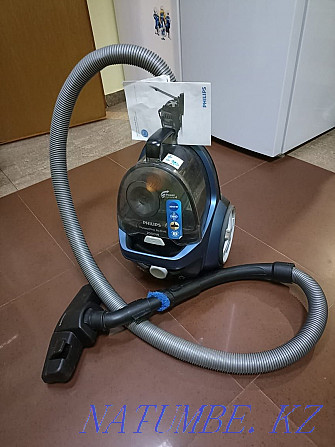 Sell vacuum cleaner "Philips"  - photo 1