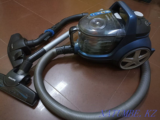 Sell vacuum cleaner "Philips"  - photo 3