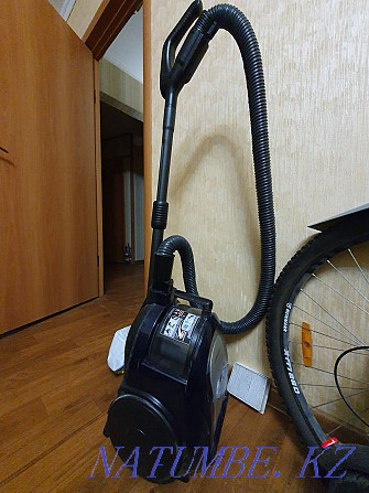 Samsung vacuum cleaner with glass in excellent condition Almaty - photo 2