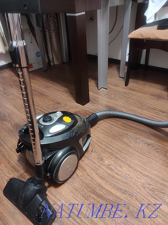 Vacuum cleaner powerful selling urgently Almaty - photo 1