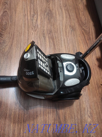 Vacuum cleaner powerful selling urgently Almaty - photo 2