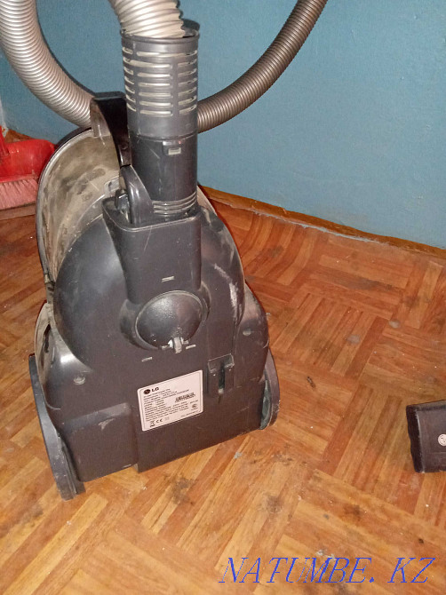 Продам пылесос samsung и пылесос LG на запчасти адрес 6 мкр(кунаева) Уральск - изображение 1