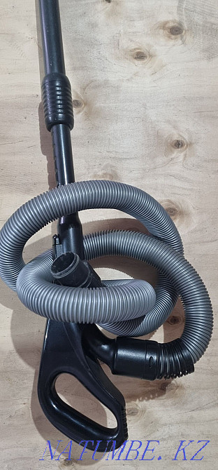 Продам пылесос Самсунг в отличном состоянии и качества. Беспл длставка Уральск - изображение 1