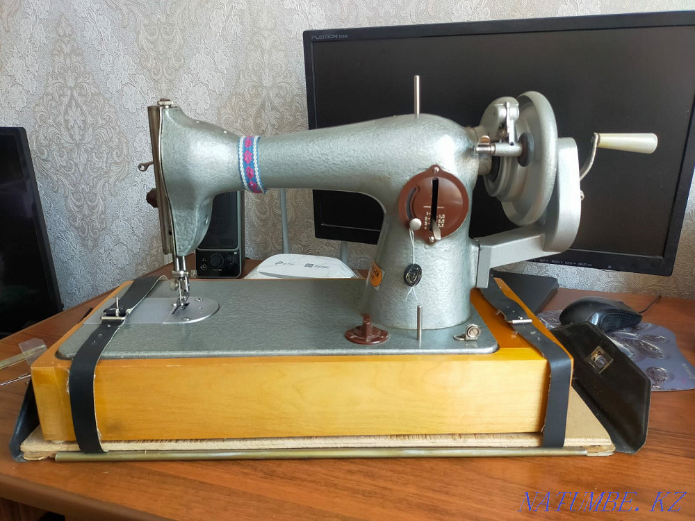 Selling a sewing machine Ust-Kamenogorsk - photo 1