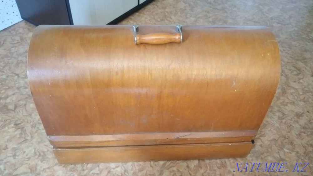 Sell sewing machine  - photo 2