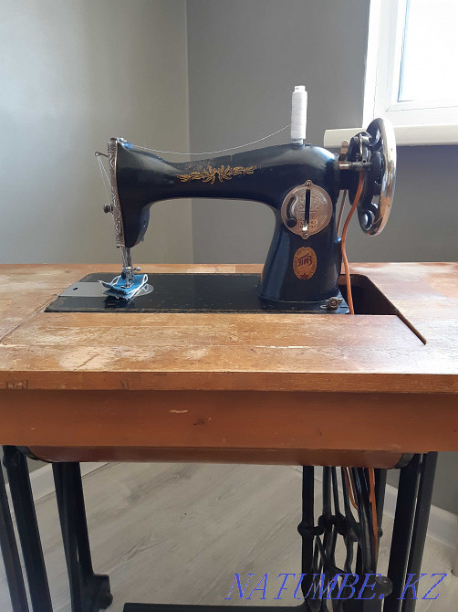 Машина швейная, раритет Алматы - изображение 1