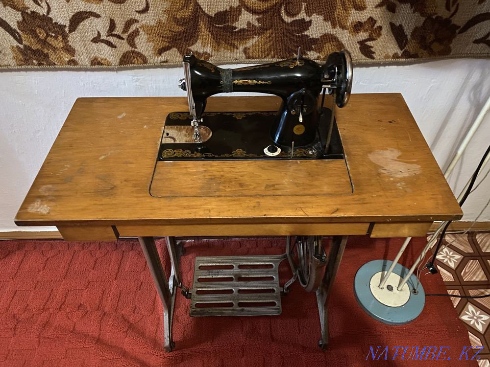 Soviet sewing machine Karagandy - photo 3