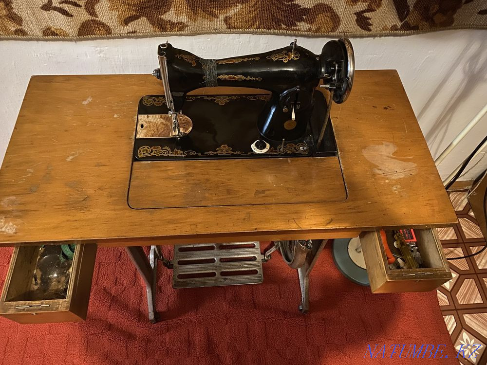 Soviet sewing machine Karagandy - photo 1