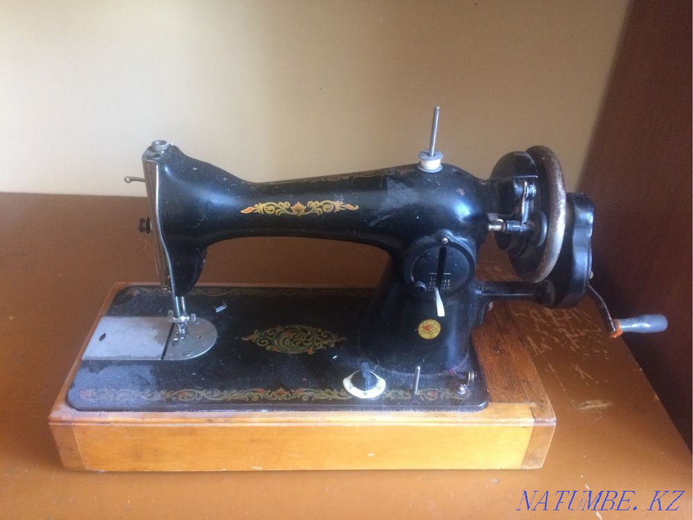 Selling a sewing machine Petropavlovsk - photo 1