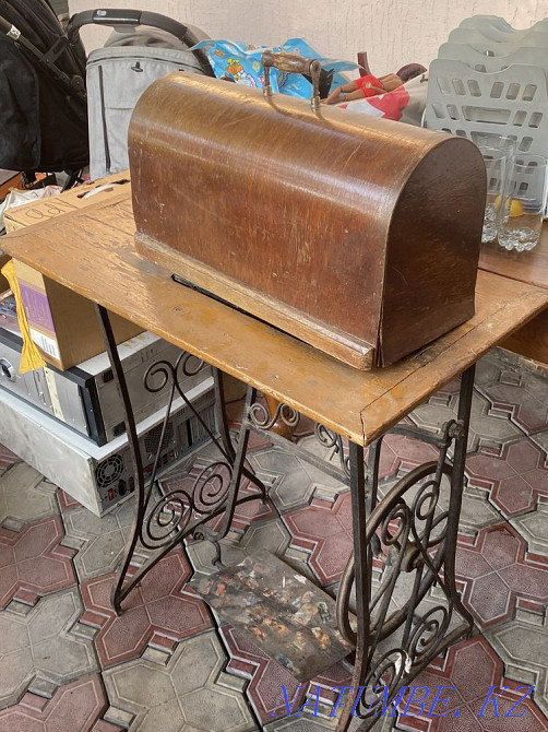 Sewing table and machine Almaty - photo 3