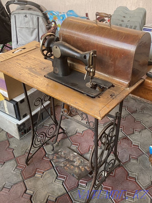 Sewing table and machine Almaty - photo 2